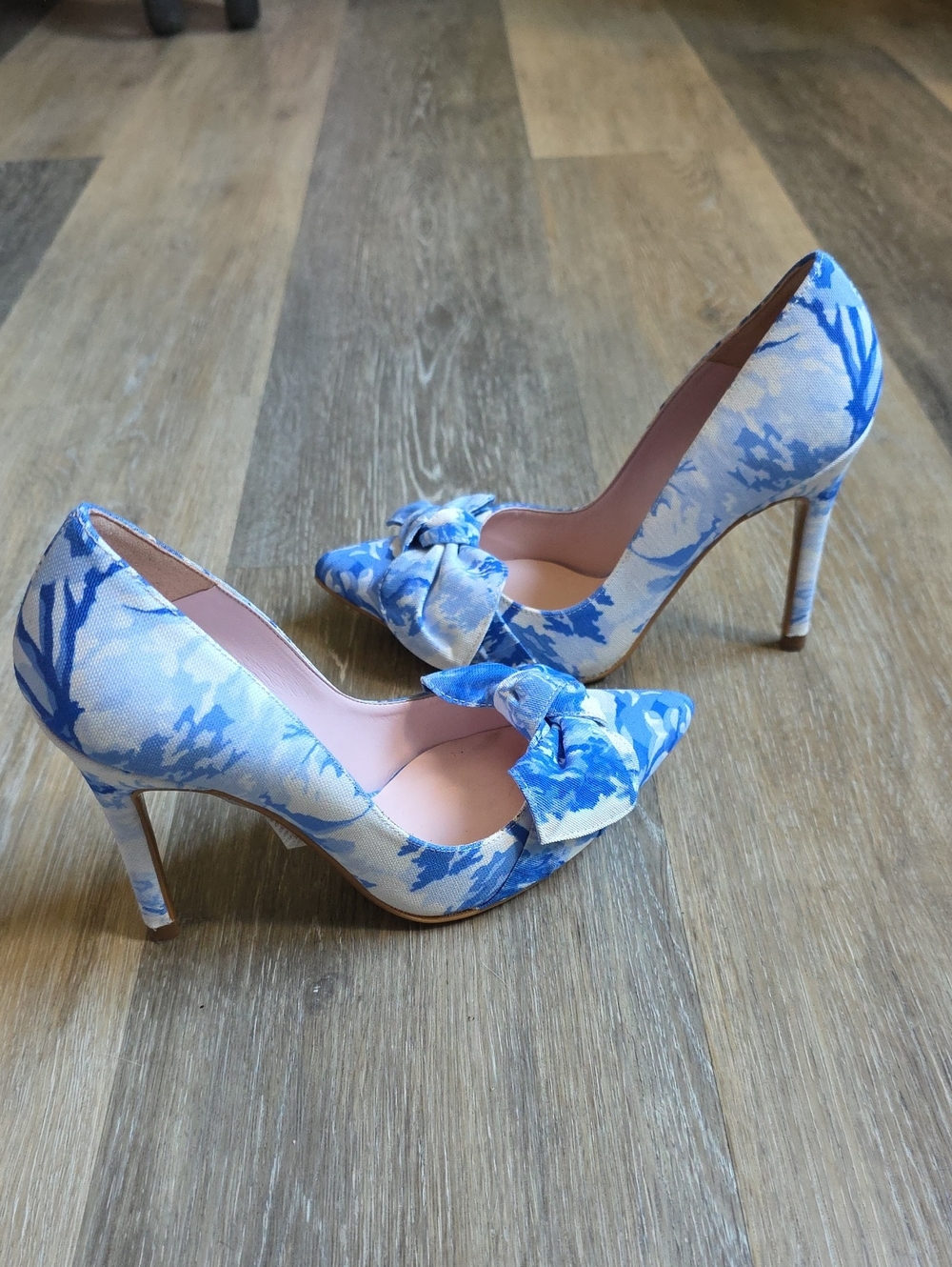 Ted Baker Blue Floral Bow Pointed-Toe Pumps